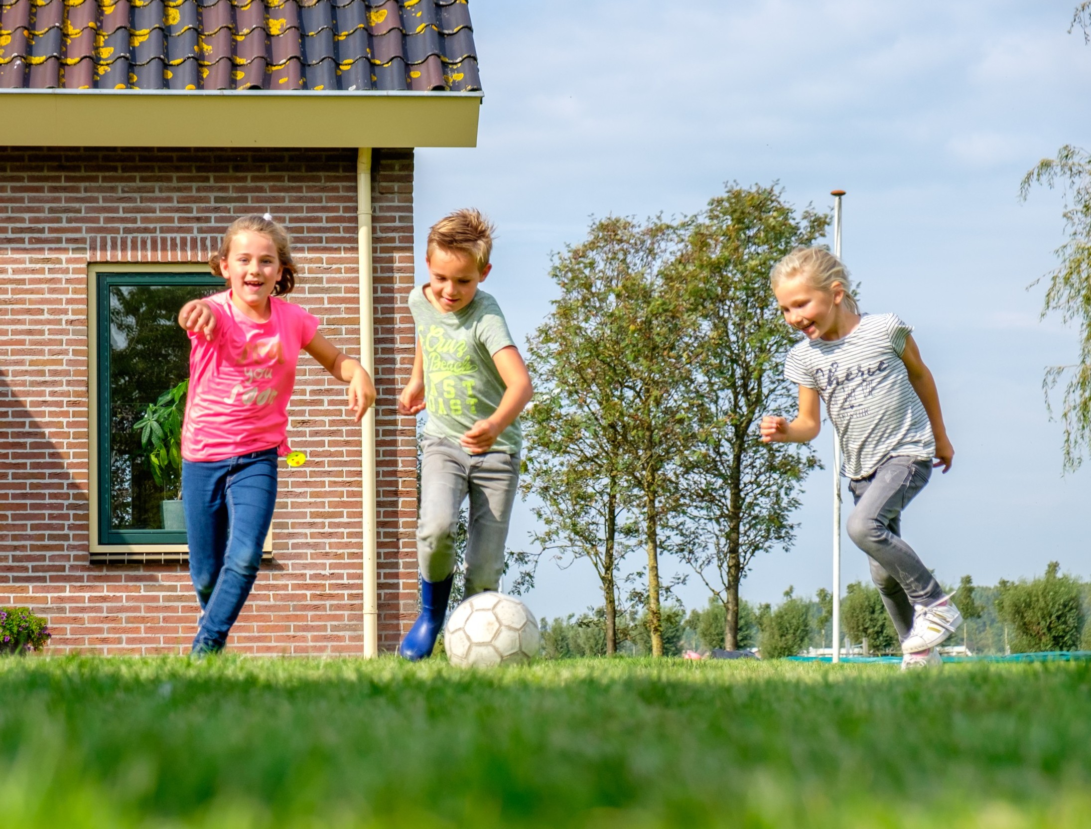 Onderlinge (77 van 135) Voetballende kinderen